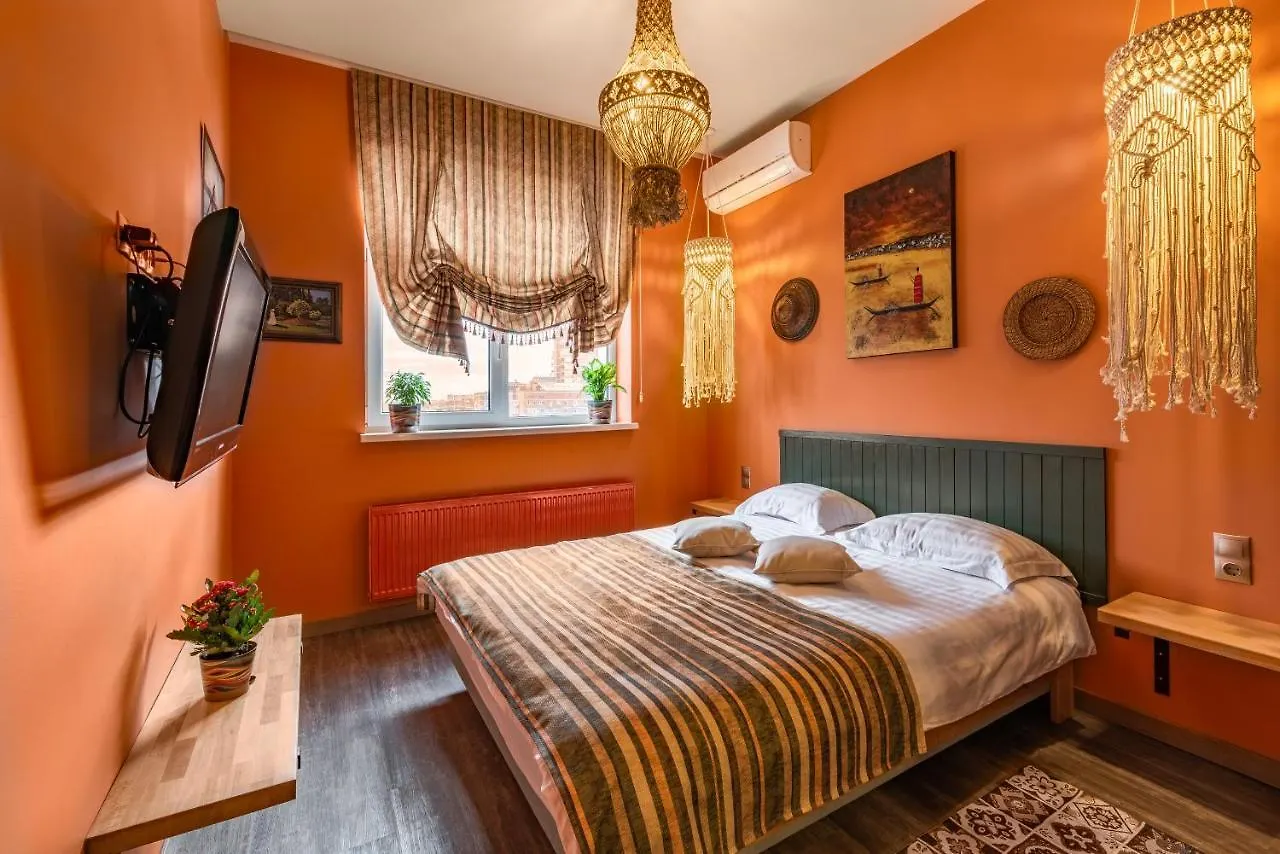 Extraordinary French Quarter Apartments In Vivid Colors Κίεβο