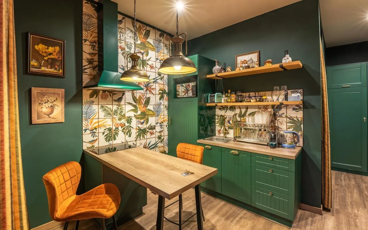 Extraordinary French Quarter Apartments In Vivid Colors Κίεβο
