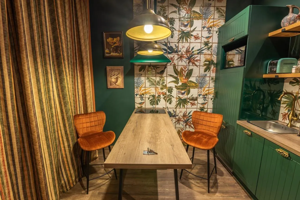 Extraordinary French Quarter Apartments In Vivid Colors Κίεβο
