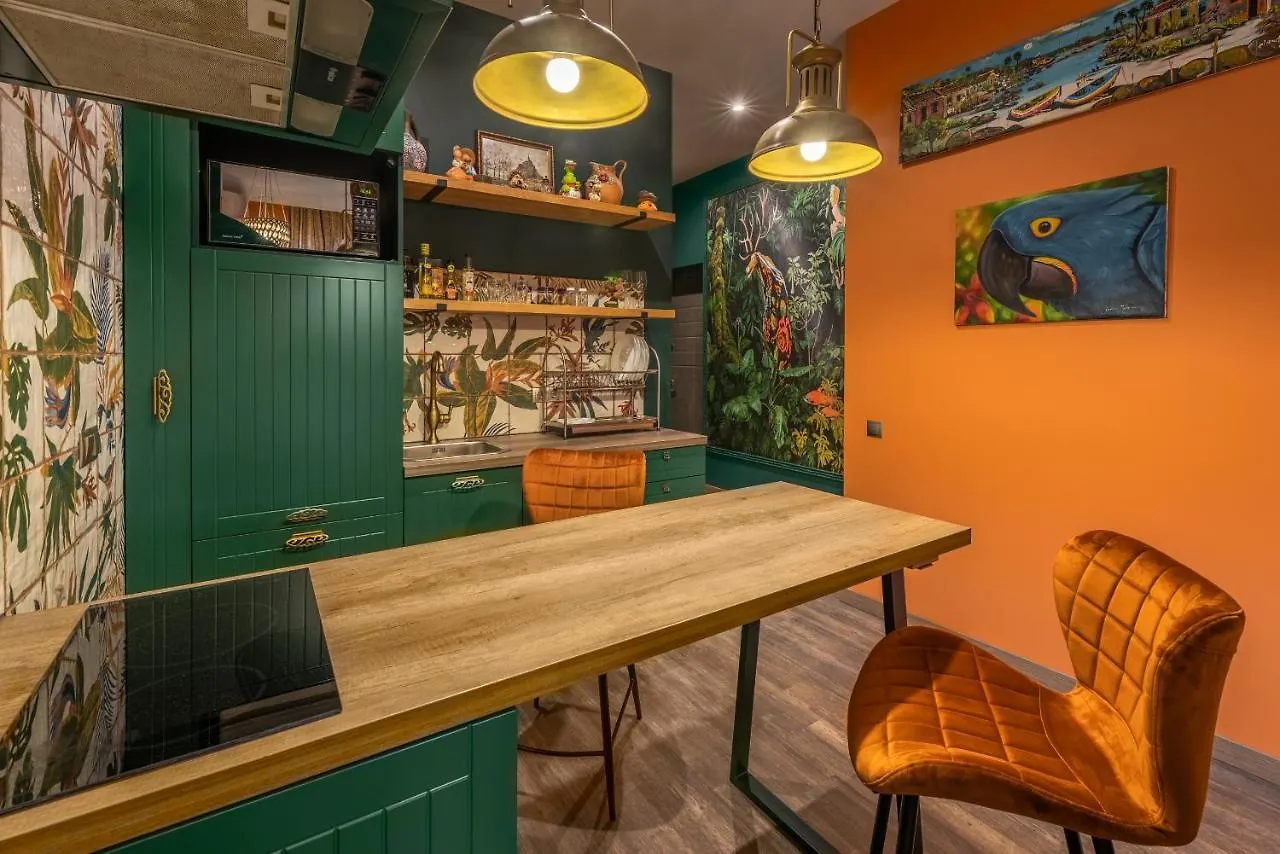 kontakty Extraordinary French Quarter Apartments In Vivid Colors